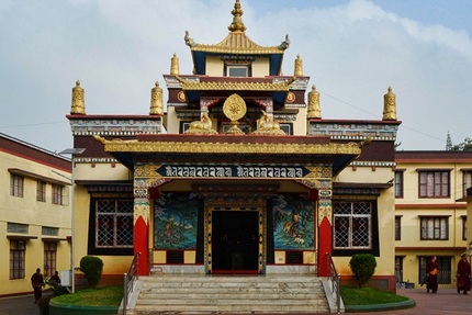 Храм в тибетском поселении