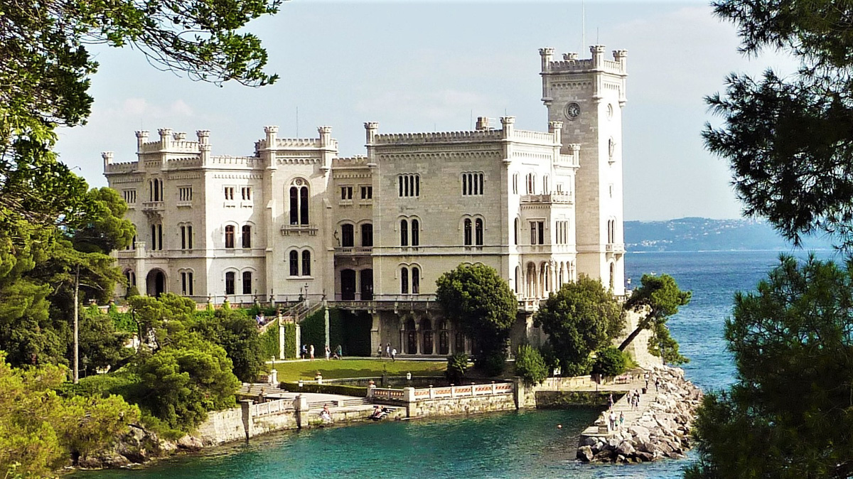 castello-di-miramare-1925340_1920.jpg