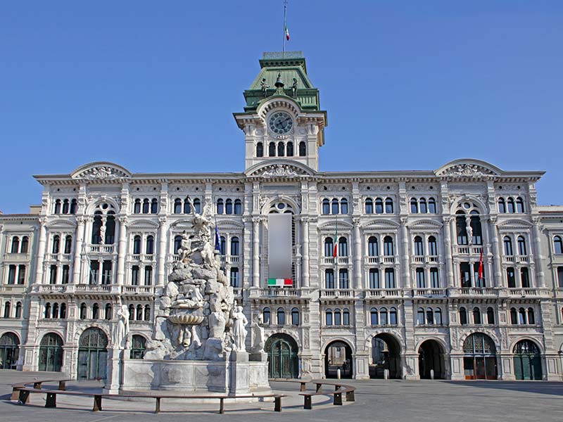 trieste_fontana_deicontinenti_municipio.jpg