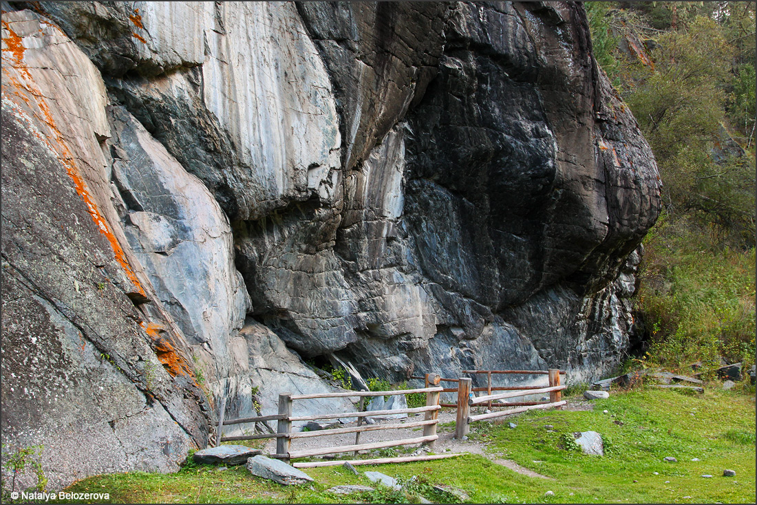 Петроглифы горный алтай фото