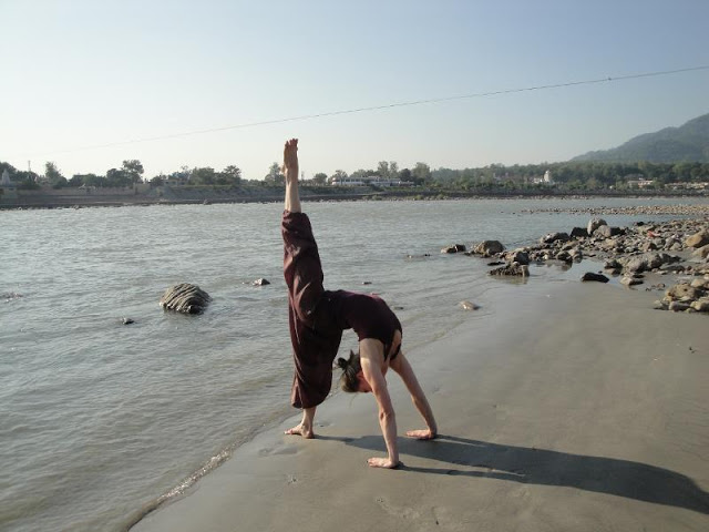 Йога на берегу Ганги