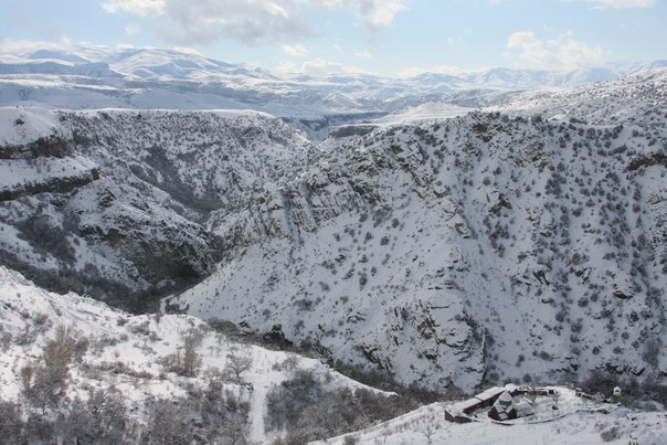 Заснеженные горы Армении