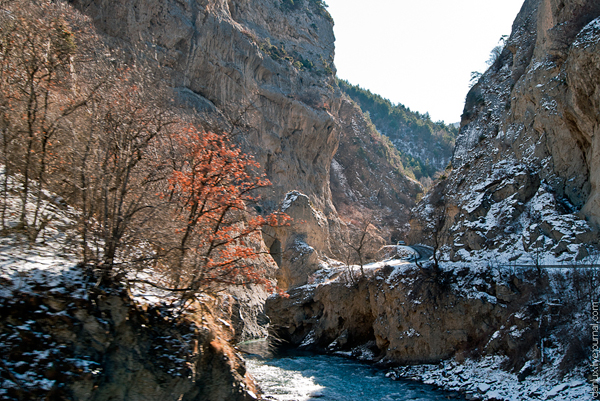 argun_canyon_road.jpg