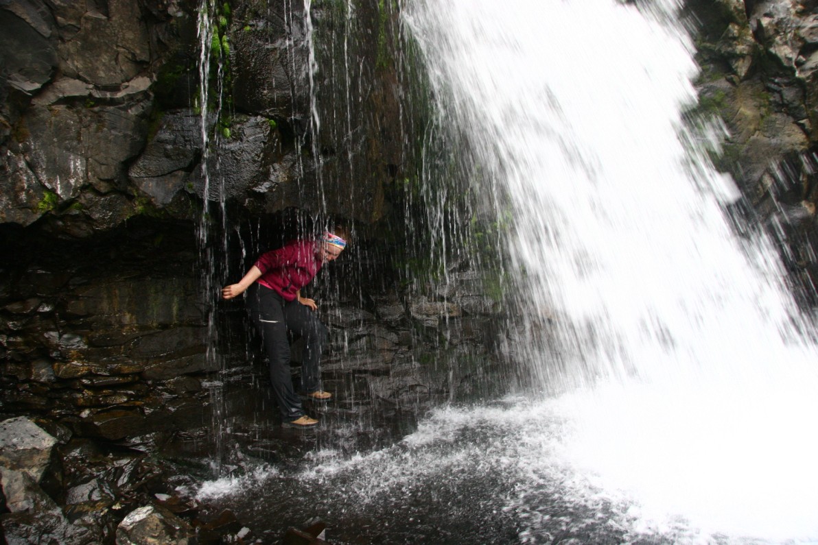 Водопад рыбалка. Экскурсия водопад влюбленных. Мочи экскурсия на водопады. Грязевой водопад экскурсии. Водопад v-Виктори.