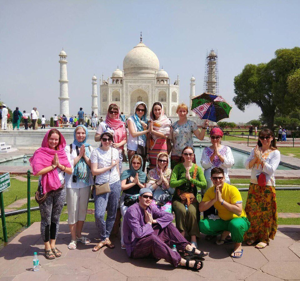 Asia touring. Индия экскурсии. Туристы в Индии. Экскурсионный туризм в Индии. Путешествие в Индию.
